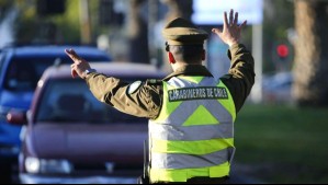 Multas superan los 100 mil pesos: Estos son los autos que no pueden circular este lunes en 34 comunas