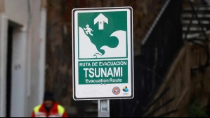 Olas ya impactan el norte de Chile: Revisa a qué hora arribaría el tren de olas en cada comuna