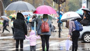 Lluvia en Santiago: Conoce a qué hora de este jueves comienza y cuánta agua caerá
