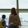 Una 
Una insólita situación tuvo lugar en el aeropuerto de Barcelona: unos padres estaban decididos a dejar a su hijo de 10 años para no perder los pasajes de avión que ya habían adquirido. Conoce todos los detalles acá.