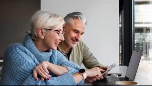 ¿Eres mayor de 55 años y estás buscando trabajo? Así puedes inscribirte a una feria laboral para encontrar empleo