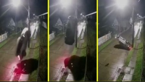 Video muestra auto 'volando' en la comuna de Río Negro: El conductor se escapó caminando del lugar