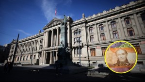 Soñaba con ser abogada, retomó estudios tras 17 años y no la dejaron titularse: Ahora la universidad le debe pagar $60 millones