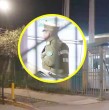 Un hombre baleado fue abandonado en el frontis de un centro de salud en la comuna de Puente Alto, en la Región Metropolitana, donde murió debido a la gravedad de sus lesiones. Más en la nota.