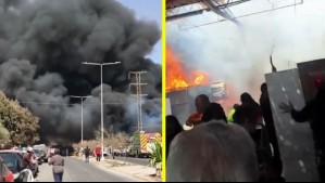 Videos muestran gigantesco incendio que afecta a terminal de Arica