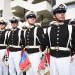 Conoce el nuevo uniforme que lucirá la Armada de Chile, estrenado recientemente por el cuerpo de cadetes de la Escuela Naval. A partir de 2027, casi el 100% de la institución vestirá la renovada imagen.