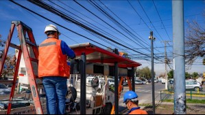 Más seguros, inclusivos y tecnológicos: Así son los paraderos inteligentes que se instalaron en Maipú