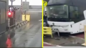 Video muestra momento exacto en que bus volcó antes de llegar a peaje en Rusia