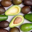 ¿La palta se te pone negra en el refrigerador? Descubre los mejores trucos para conservarla fresca y evitar su oxidación. Aprende cómo mantener su color verde por más tiempo.