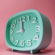 Descubre la fecha en la que habrá que adelantar tu reloj para un nuevo cambio de hora en Chile, que marcará el inicio del horario de verano. ¡Detalles en esta nota!