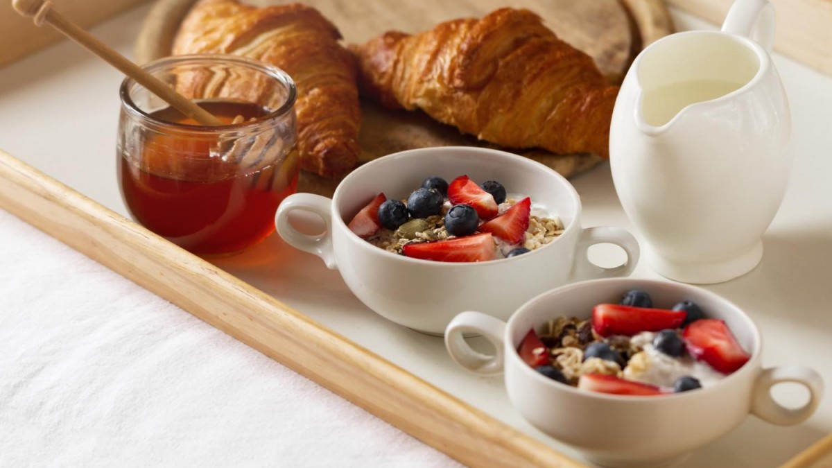 ¿Por qué no aconsejan desayunar después de esta hora de la mañana?