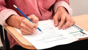 Escándalo por fraude masivo en Argentina: Acusan a médico de grabar con anteojos especiales el examen para residencias