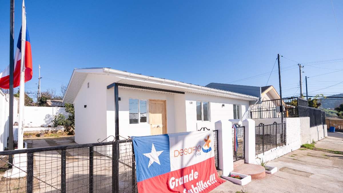 Tras donación de Farkas: Así son las casas que se construyeron para víctimas de incendio de Valparaíso
