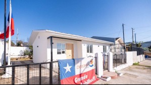 Tras donación de Farkas: Así son las casas que se construyeron para víctimas de incendio de Valparaíso