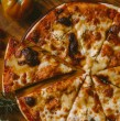 Tradicional cadena de pizzerías que quebró en Chile estaría preparándose para llegar a Argentina, lo que sería su tercer intento por erradicarse en ese país. Conoce todos los detalles acá.
