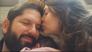 'Feliz día de los niños les desea nuestra Violeta': El particular 'percance' que tuvo el Presidente Boric con su hija