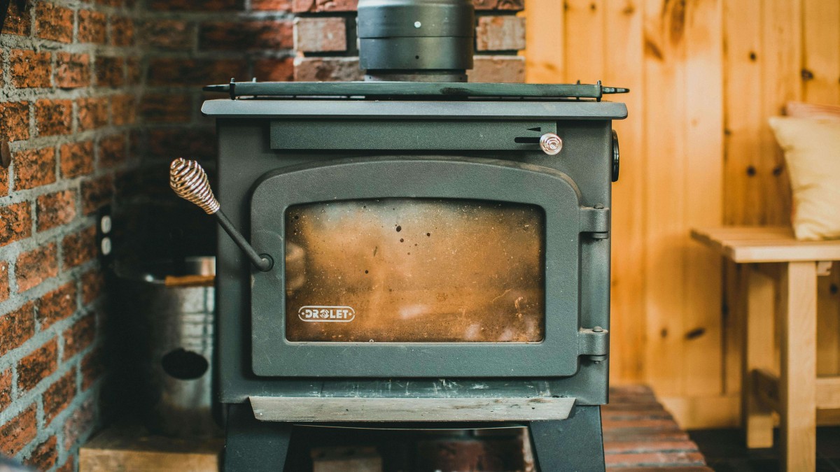 Anglo American oficializó recambio número 1.000 de estufa a leña por equipo no contaminante: Conoce la iniciativa