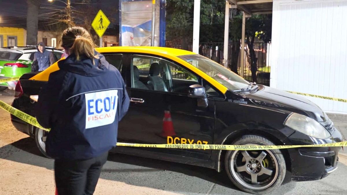 Adolescente es asesinado a bordo de taxi en Melipilla: Conductor resultó con heridas graves