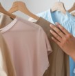 Un sencillo método con agua tibia y acondicionador puede ayudarte a recuperar el tamaño de tu ropa encogida. Así se hace y esta es la razón por la que tu ropa se encoge.