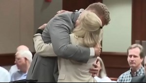 Mujer abrazó al hombre que mató a su esposo y le dijo que lo perdonaba: 'Necesita sanar cosas de su pasado'