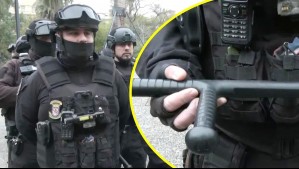 Casco antibalas, bastón retráctil, esposas y más: Así es el equipamiento de los nuevos guardias municipales en Santiago