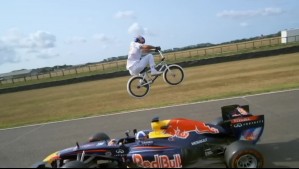 Video muestra a ciclista profesional saltando sobre auto de Fórmula 1 que circulaba a 200 km/h