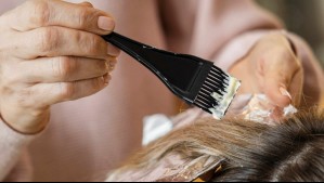 ISP advierte sobre posibles 'eventos adversos graves' por uso de alisantes de cabello con ácido glioxílico