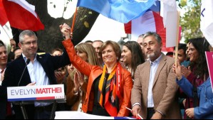 Evelyn Matthei inscribió su candidatura y presentó pacto parlamentario 'Chile Grande y Unido'