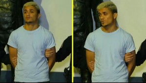 Periodista de Mega Investiga muestra en vivo a Alberto Carlos Mejía Hernández siendo custodiado por Interpol