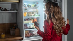 Los 5 alimentos que nunca debes guardar en la puerta del refrigerador, según expertos