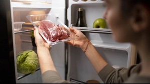 Reconocido chef revela lo que nunca debes hacer al descongelar alimentos