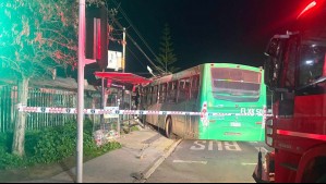 Fotos: Bus RED choca contra panadería y arrasa con cableado eléctrico en Cerrillos