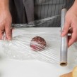 El papel alusa es uno de los utensilios más habituales a la hora de almacenar alimentos en el hogar, sin embargo, muchas veces se cometen  errores en su uso. A continuación conoce cuáles son.