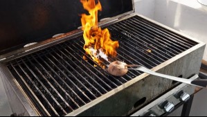 ¿Verdad o mito de la cocina chilena? La respuesta de un reconocido chef ante el uso de cebolla para limpiar la parrilla