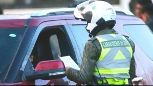 Multas superan los 100 mil pesos: Estos son los autos que no pueden circular este martes en 34 comunas