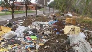 Vecinos denuncian basural y delincuencia en canal en el límite de Maipú y Pudahuel: 'Nadie se hace cargo'