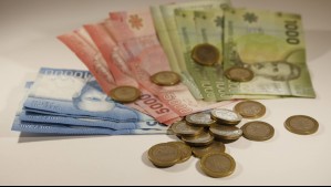 Casi la mitad de los chilenos se han endeudado en el mercado informal: Algunos incluso arriesgan su vida