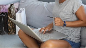 Sernac denuncia a tienda por posible estafa: Usaban IA para ofrecer vestuario de confección nacional, pero era de AliExpress