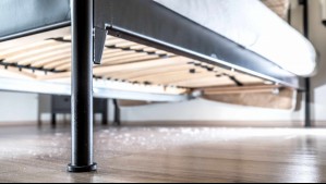 Desde zapatos a artículos electrónicos: Las 7 cosas que jamás deberías guardar debajo de la cama