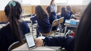 Lo ven cada 12 minutos en clases: Senado aprobó prohibir celulares en colegios