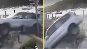 Registran impactante caída de auto al mar en Nueva Zelanda con conductora en su interior