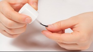 ISP detecta en Chile cosmético con sustancia cancerígena prohibida en Europa y presente en esmaltes de uñas
