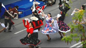 6 de cada 10 chilenos aseguran saber bailar cueca: ¿Qué dicen los expertos?