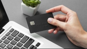 La historia del dentista de 90 años que ganó querella contra banco que le negó renovar su tarjeta de crédito por su edad