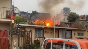 Incendio en casa de material ligero deja una persona de 61 años fallecida en Viña del Mar