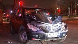 Conductora ebria atropella a tres personas en el centro de Santiago: Una de las víctimas está en riesgo vital
