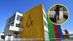 Aplican millonaria multa a colegio por dejar fuera a los alumnos que llegan tarde