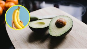 Solo necesitas un plátano y una bolsa: El truco que permite madurar una palta en menos de 24 horas