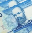 El Bono por Hijo es un beneficio económico que aumenta la pensión de mujeres madres, biológicas o adoptivas, y se paga desde los 65 años, no al momento del nacimiento.