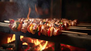 ¿Cómo se arma el anticucho ideal? Nutriólogo revela cómo prepararlo y cuánto tiempo debem estar en la parrilla
